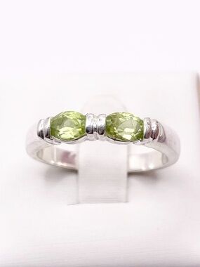 Size 9 Sterling Silver Ring Peridot gemstones